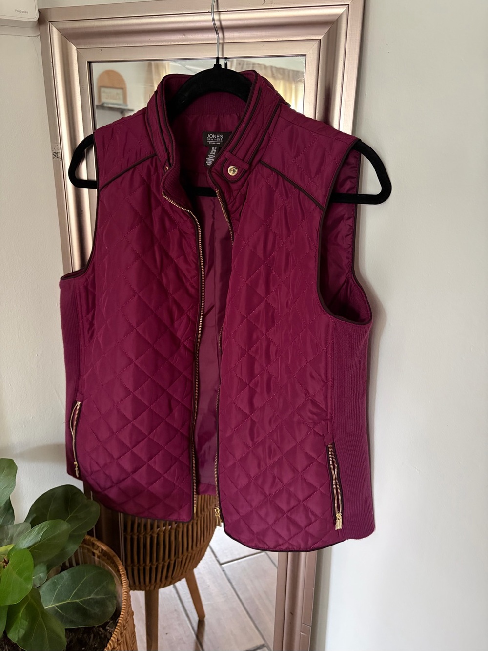 Jones New York Quilted Wine Red Sleeveless Vest Medium